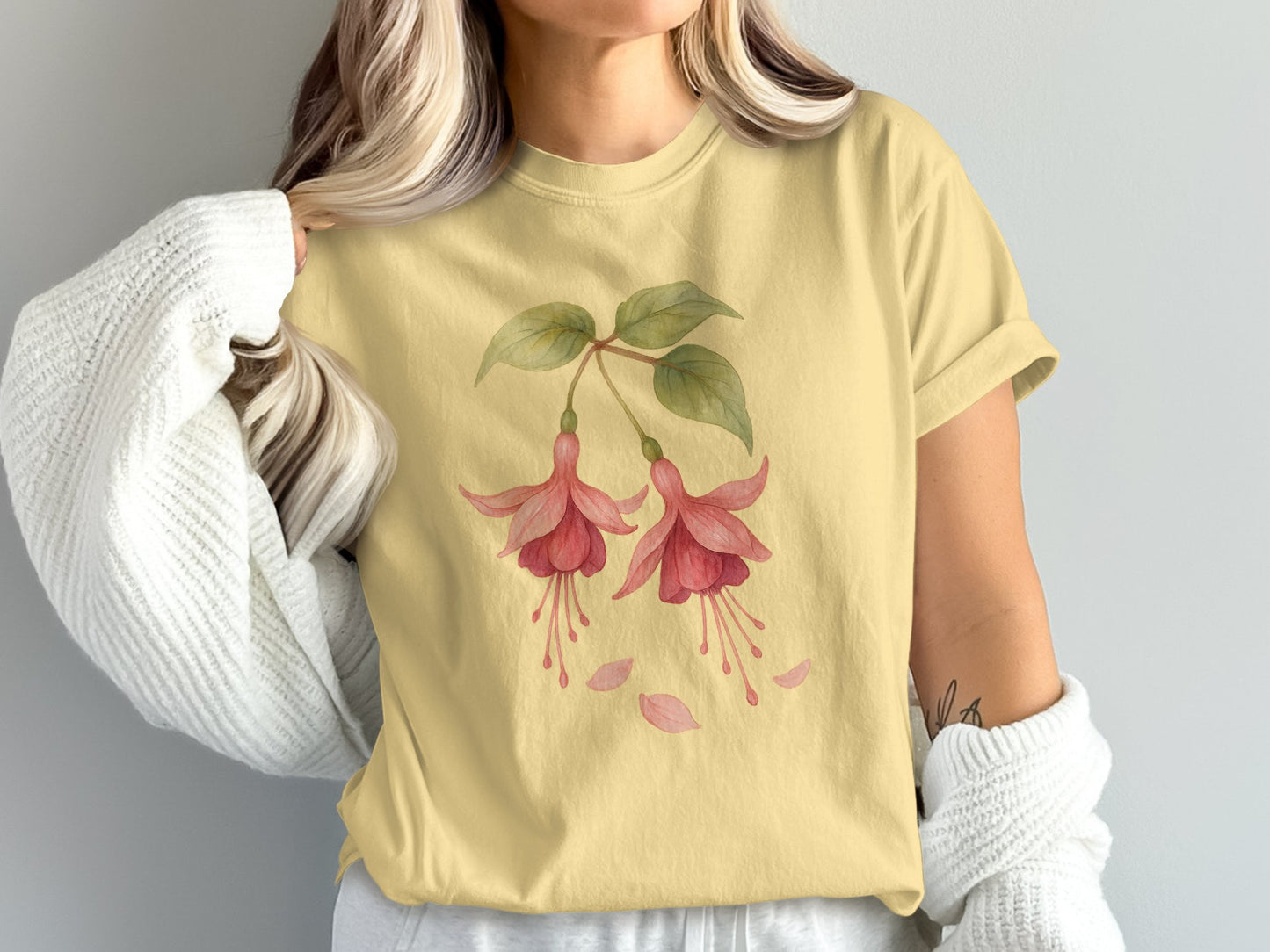 Beautiful Yellow T-shirt with Floral Print product type