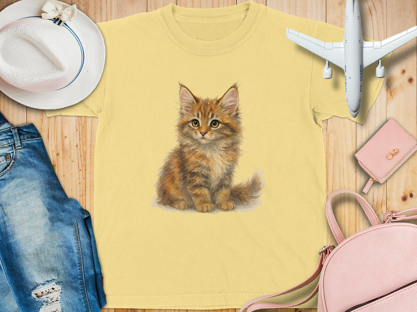 Adorable Kitten Graphic Print T-Shirt for Cat Lovers product