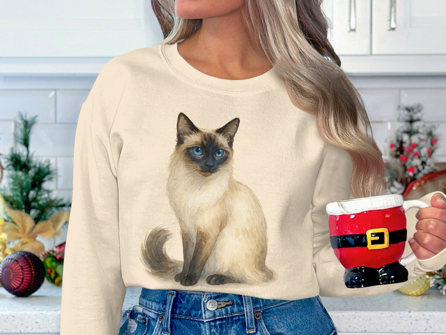 Cozy White Sweatshirt with Cat Print product type